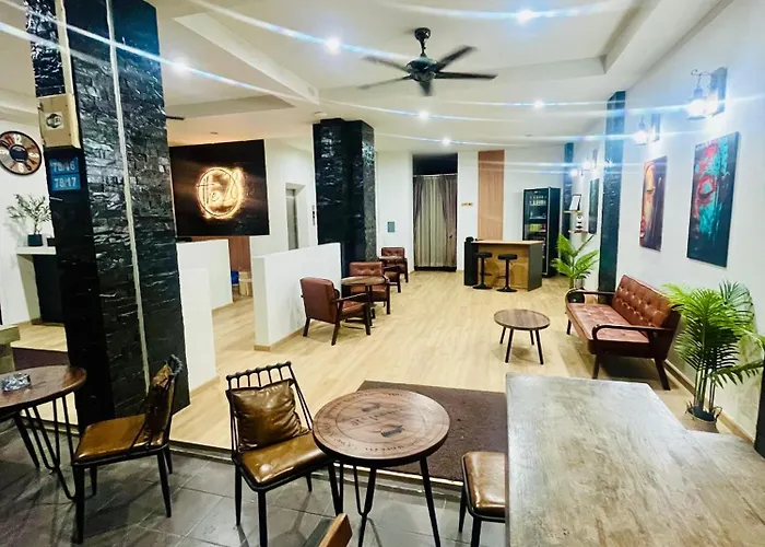 28 Boutique Hotel - Newly Renovated